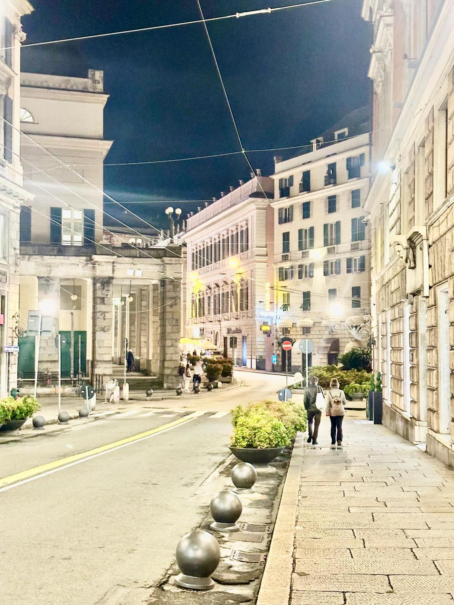 The Center * Genua